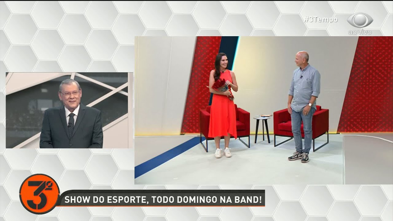 GLENDA KOZLOWSKI RECEBE FLORES NO PROGRAMA SHOW DO ESPORTE.